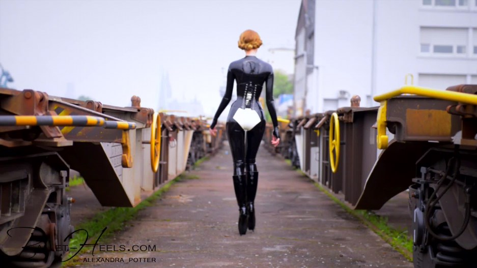 Full Latex Outdoor - LateXperiment